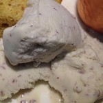 銀のさじ - サツマイモアイス、紫のつぶつぶがベニハルカと思います。