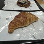 ブーランジェリー ブルディガラ 大阪店 - クロワッサンパリ　¥320