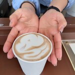 B-yond - カフェ・モカ  570円 　お手々プライスレス