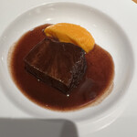 ラボンヌターシュ - 牛頬肉の赤ワインソース