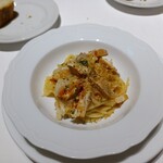 マンジャーモ - パスタ(燻製鳥とキャベツのパスタ)