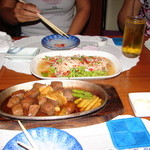 RESTAURANT TAKUMI - ガーリックステーキは肉が比較的、柔らかくガーリックに醤油ベースで美味い。