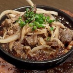 魚縁 - 「黒毛和牛の牛すじ鉄板焼き」