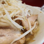 ラーメン二郎 - 豚の厚み