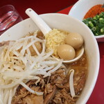 ラーメン二郎 - ラーメン半分＋青ネギショウガ半分崩