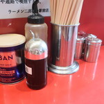 ラーメン二郎 - 卓上調味料