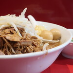 ラーメン二郎 - ラーメン半分＋青ネギショウガ半分崩