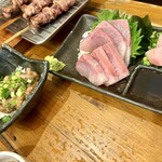 真面目焼鳥 助平 - カンパチ刺身、塩辛(青唐辛子)