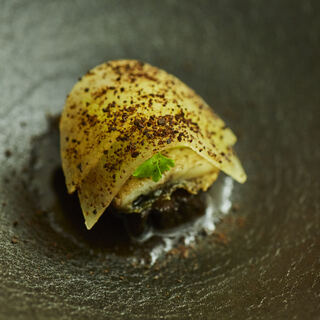 素材×素材から生み出される斬新な一皿をおまかせコースで堪能