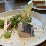 MOKU - 鰆のミキュイ　グリンピースソース