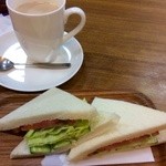 カリーナ - カフェオレと生野菜