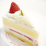 ル・パティシエ ヨコヤマ - 苺ショート480円税込w