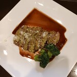 バルひげ - ラムモモ肉の香草パン粉焼き１２１０円