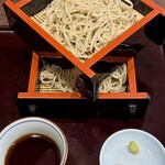 鵠沼海岸 蕎麦兄 - せいろ蕎麦（980円／枚）。