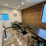 鵠沼海岸 蕎麦兄 - 2階席風景#2。こちらは大きめの個室的スペースです。