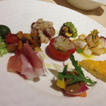 アルティスタ， - 