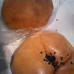 小倉あんぱん￥１７０・黒糖パン￥９０