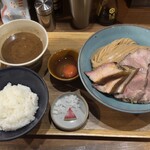 いかれたヌードル フィッシュトンズ - TOKYO-X盛りつけ麺