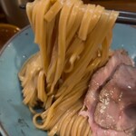 いかれたヌードル フィッシュトンズ - 麺リフト