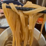 いかれたヌードル フィッシュトンズ - 麺リフト