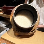 初音鮨 - 炭火で炊いたお米