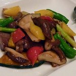 東北飯店 - 濃熟茸と牛ヒレ肉炒め