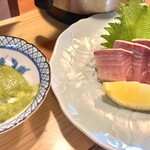 田舎家 - 刺身をニンニクの茎のタレにつけて食べたの初めて！