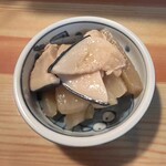田舎家 - 鯨の煮物 鯨少し独特で少しばかし苦手だった
