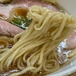 麺や 川 - たおやかに振る舞う細平打ちストレート麺