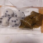 出町ふたば - 豆餅と桜餅