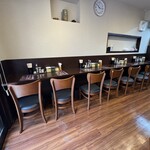 ラーメン 吉亭  - 壁向きカウンター8席