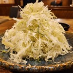 塩梅 - 大盛りキャベツ