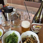 そば処 湧水 - 明日葉おひたし、山菜料理、瓶ビール、いいちこボトル、欲張り？ｗ