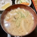 しんのすけ - 上(塩)海鮮丼(大) の豚汁