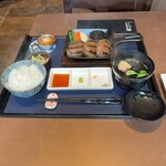 ハンバーグかしわ野 - ハンバーグ三個セット