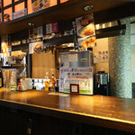 立ち飲み あたりや食堂  - ドリンクカウンター