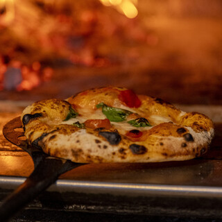 Aiming for "Drinkable Pizza"! 
      New texture pizza made with homemade yeast dough.