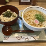都きしめん 明石本店 - ワカメが…   でも、美味いから許す‼️
