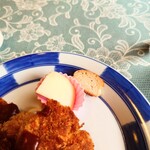 シャンティ - バゲットとフルーツ付き。