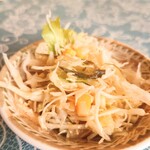 シャンティ - 掛けられているドレッシングも旨い。