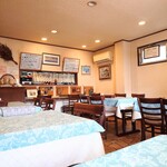 シャンティ - 余裕ある席数。夜はワインで。