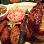 Flor de Mayo Restaurant - 鶏の丸焼きハーフ　揚げバナナ付