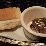 Flor de Mayo Restaurant - パンとバター