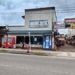 拉麺二段 - 公園側からお店の風景
