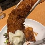 社 - ずっしりしててプリッと感あるエビフライ