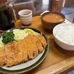 丸一 - とんかつ定食2000円、ご飯普通盛り