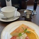 倉式珈琲店 - ケーキとコーヒー　1050円