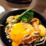 キッチン キャスケット - 料理写真:「温玉てりやきソース ハンバーグ」①