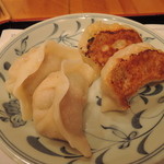 ぎょうざ工房 - お試しコース1250円（税別）・焼きぎょうざ（にんにく・チーズ各2個）