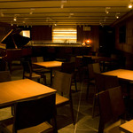 RUBATO - 店内は折りたたみのテーブルなので最大4名かけテーブル12個あります